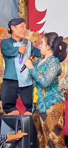 NIKEN SALINDRI VS UNCEK 