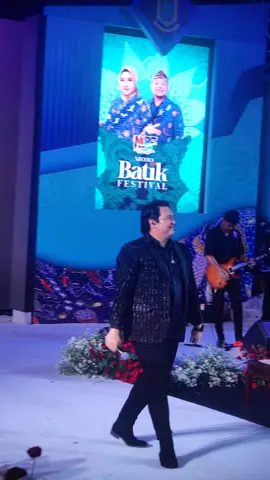 Donnie Sibarani X Ada band - Live Mojokerto Singkong Keju Kok lekoh mas jogetmu 😅😅😅 #adaband #mojokerto24jam #mojokertotiktok #singkongkeju  @donniesibarani 