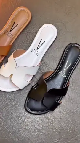 A rasteirinha mais linda existe e é da #shopee ✨🤩 Meninas olha que sandália mais linda, da com tudooo🤌🏼☺️ #rasteira #rasteirinha #rasteirinhasshopee #sandalia 