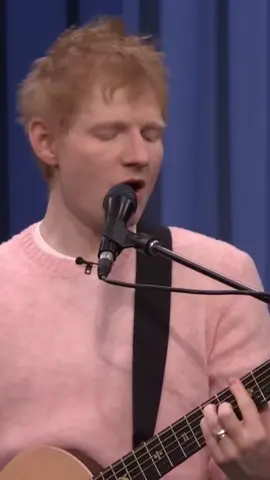 A true artist 🔥. #edsheeran #jimmyfallon #liveshow #musician #shapeofyou 