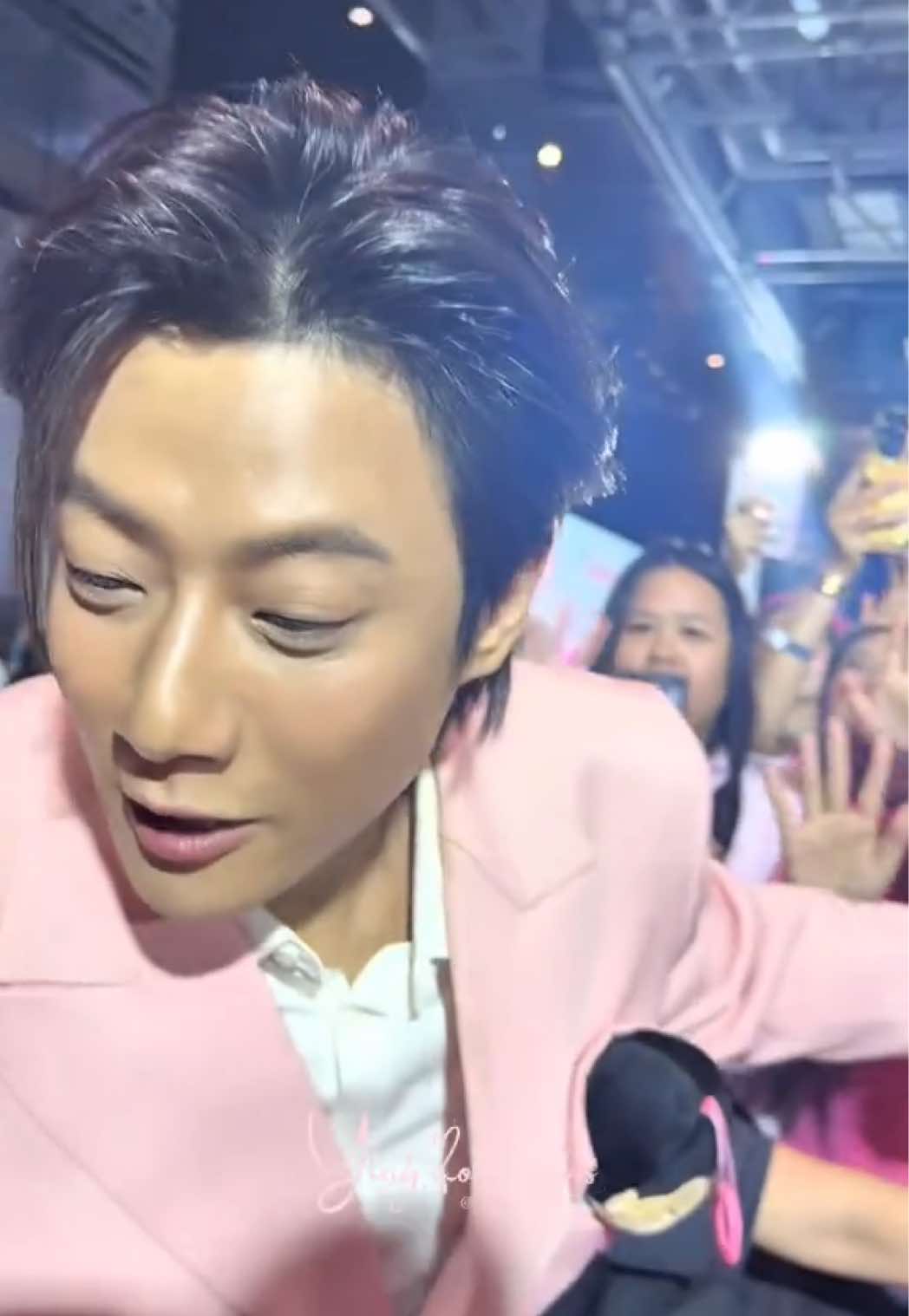 แค่อยู่ด้วยกันไปนานๆ ไม่เอาอื่น🥹🙏🏻 As long as we’re together na ka💓💓💓  Ps.เอ็นดูความเอามือป้องหูฟัง เอ็นดูความตั้งใจฟังแต่ยังไม่เข้าใจ งืออ น่ารักไปหมด รักนะคะพี่จอง🫶🏻 #yingfollowers #คัลแลนพี่จอง #พี่จองคัลแลน #cullenhateberry #DERMEDYLetsGlowTogether  