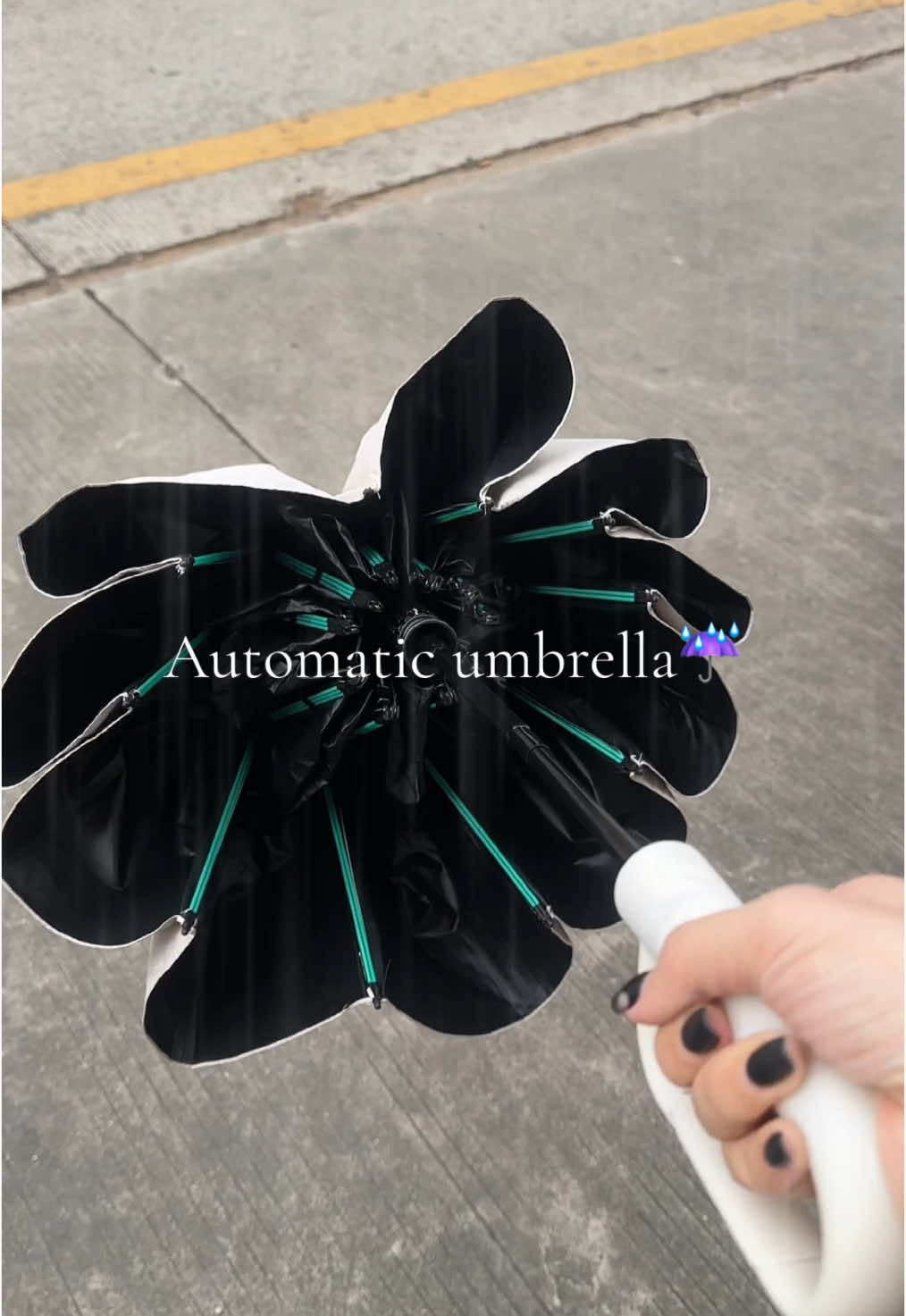 Automatic umbrella☔️#Umbrella #tiktokshopblackfriday2025 #tiktokshop #preferential #hot #dealsforyoudaysproduct 