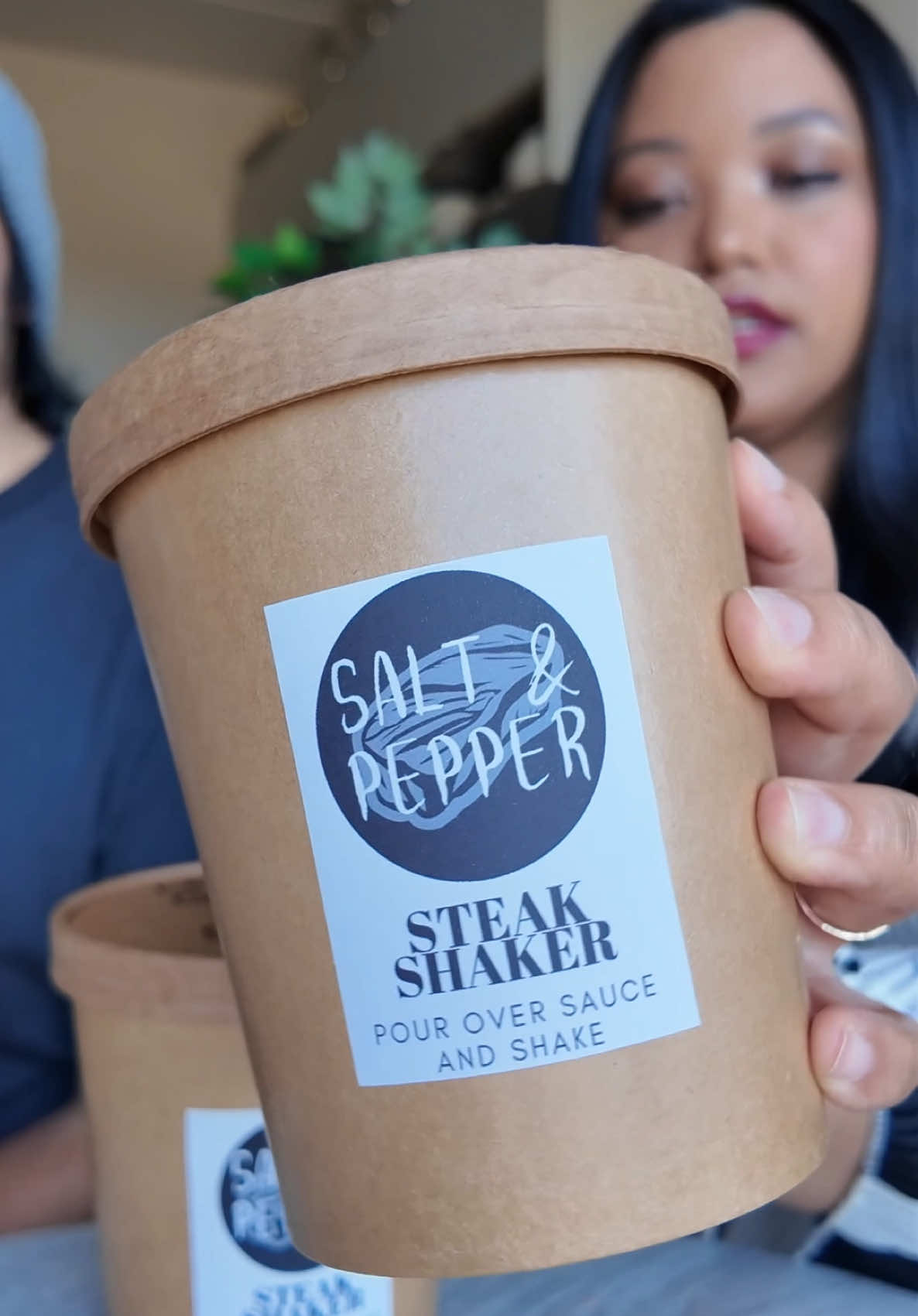 Oh this was niiice!😁and something new for me!Steak shakers🥩 from @saltandpeppersteaktruck 😍 Shukran so much! #steakshaker #saltandpeppersteaktruck #saltandpeppersteakshaker 