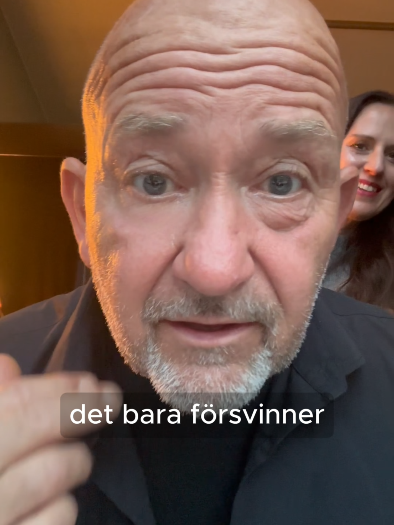 ⚫ BLACK FRIDAY MEGADEAL! 🟡 🖤 50% RABATT + GRATIS Ögonkräm + 🚚 FRI FRAKT 💛 Minska påsar under ögonen och rynkor på bara 60 sekunder! 😍✨ #BrightUp #BlackFriday