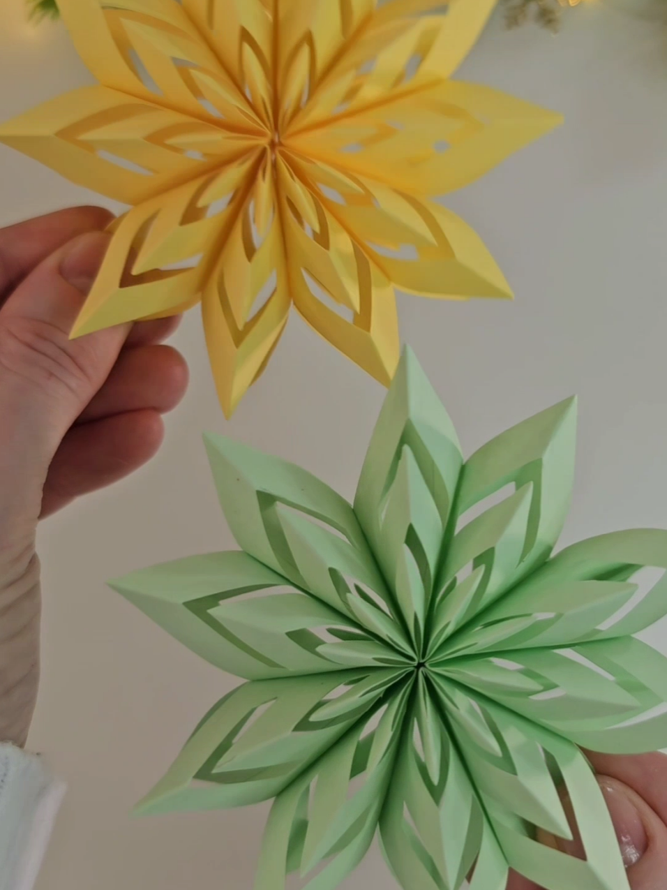 DIY Paper Snowflakes 🎄 Christmas Craft #christmas #christmasdecorations #snowflakes #papercraft #decoration 