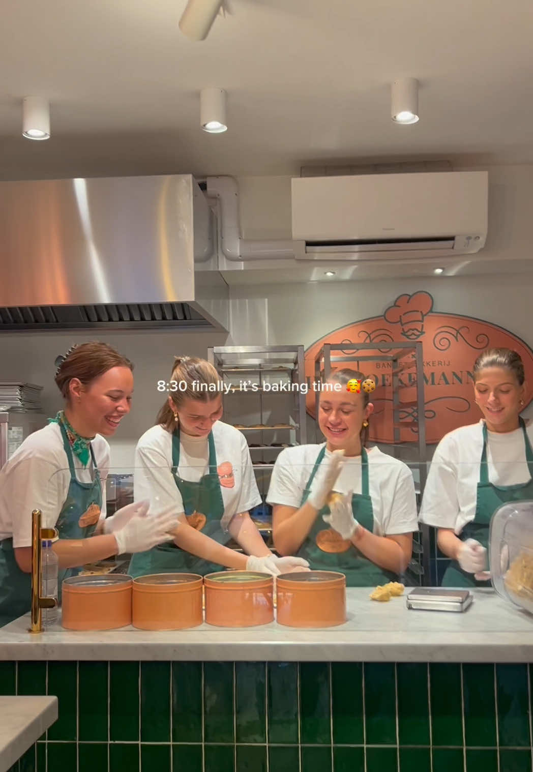 Zou jij ook zo je dag willen beginnen? 🤗🩷🍪 #cookie #hetkoekemannetje #fyp #foryou #amsterdam #dayinmylife 