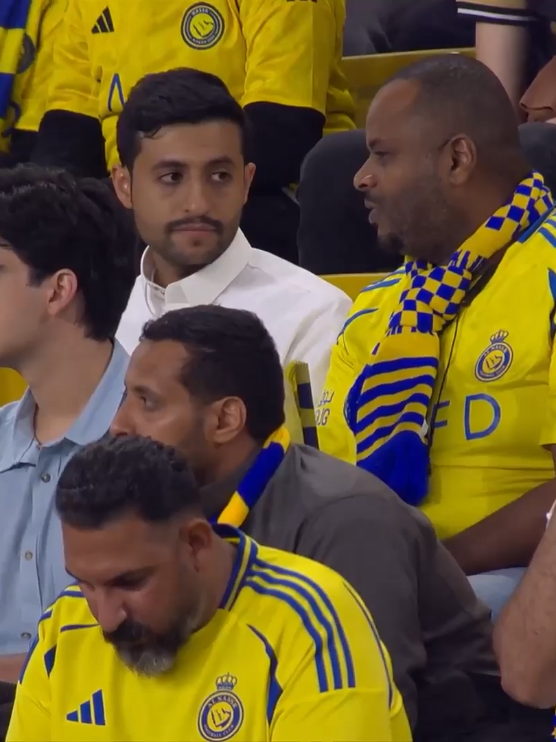 كبارًا وصغارًا 🧔🏻‍♂️👫 حاضرين دعمًا للنصر في «الأول بارك» 🟡🏟️ #النصر_الخليج