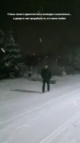 Бывают моменты, когда безумно грустно и одиноко. и вроде бы есть кому позвонить, но понимаешь, что всем не до тебя.@Одинокий 🇧🇾 