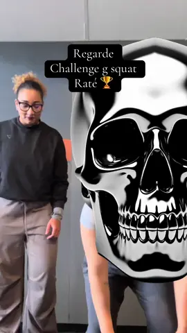 J’ai voulu refaire un challenge que j’ai vu sur Insta… mais apparemment j’ai RIEN compris 😂 3ᵉ tentative, les quadri étaient en larmes, nous aussi… mais de fou rire 😭🔥 Un jour je le réussirai… peut-être 😅 #SportHumour #GymFail #VideoDrole #FitnessHumour #PourToi