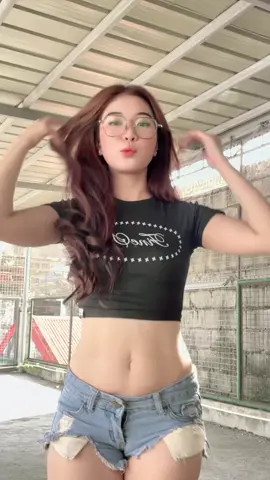 FINESHYT (BLACK REFLECTORIZE) CROPTOP✨✨✨ Few Stocks Left, Act fast, Get Urs Now B4 its 2 Late. 📩⏳  Fb page: Fineshyt Ig page: fine_shyt888 #fineshyt #finest #fineshytonly #croptop