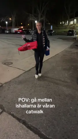 Kom testa våra klackar #figureskating #vogue #madonna 