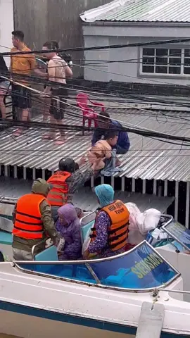 Cảm giác ngồi ca nô bế e bé 15m hic nghiêng cái là t khóc #79khanhhoa 20/11/2025