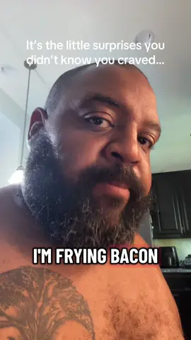 Pop goes the bacon grease of extacy!!! 🤣🤣 #fyp #adulting #bacon #wow 