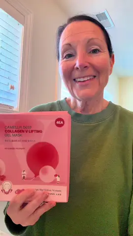 Lift, tighten, and glow 🌸 This collagen neck mask with Camellia flowers is my new secret for a smoother, younger-looking neckline! #tiktokmademebuyit #tiktokshopfinds #tiktokshop #camellia #necklift 