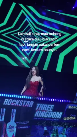 Wanita ketika sudah bosan dia akan membuatmu lelah, berusaha mencari kesalahan untuk bertengkar denganmu, agar dia punya alasan  untuk pergi.:)~ 