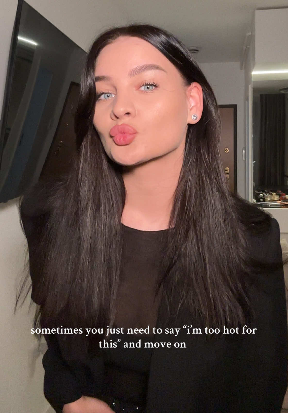 right , girls? ✨ #feminineenergy #feminine #fyp #outfit #girlssupportgirls 