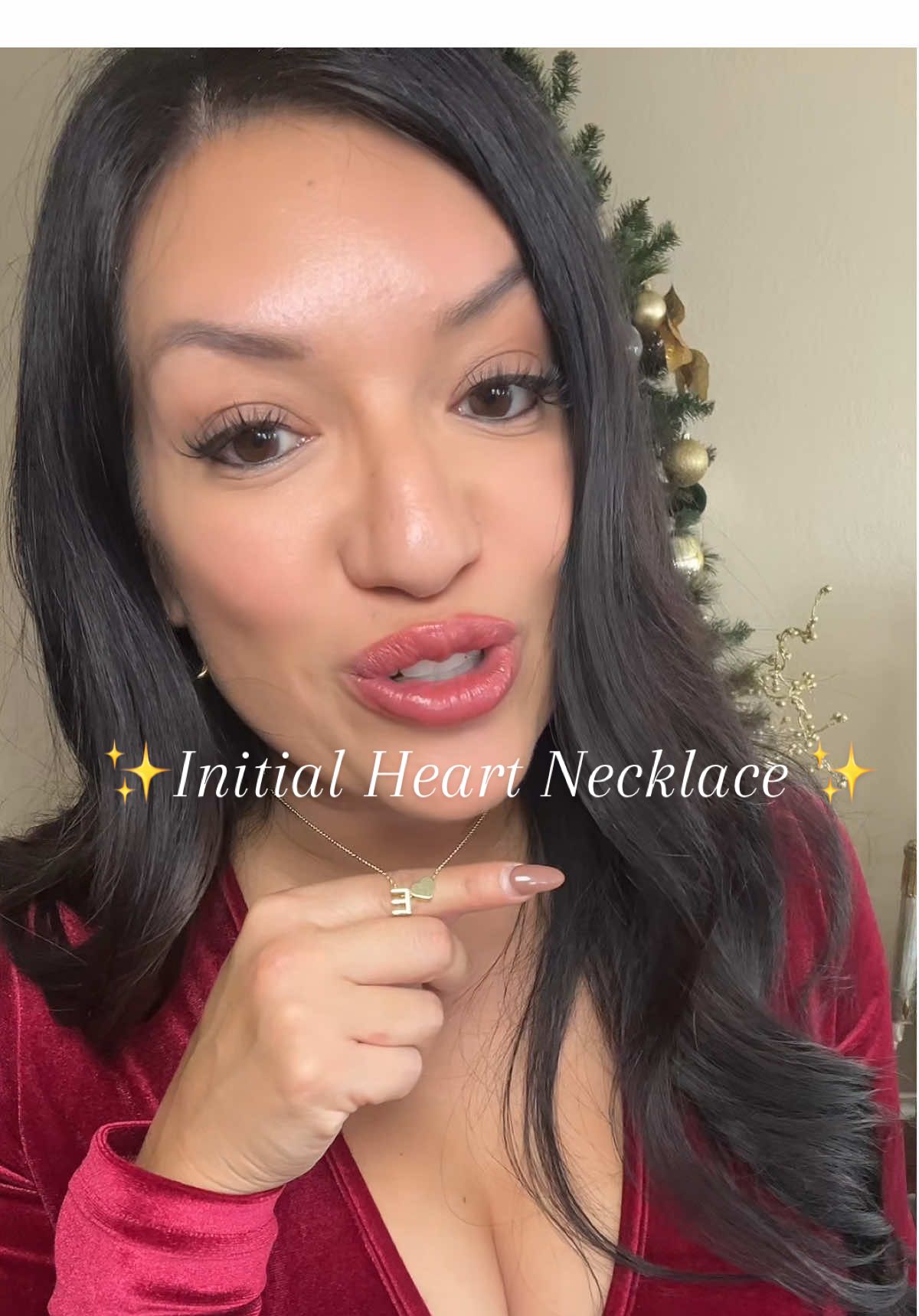 Golden heart with your letter on it. Simple, dainty, perfect for everyday style. Personalized initial necklace that looks expensive but stays budget friendly. #tiktokshopblackfriday #tiktokshopcybermonday #initialnecklace #jewelry #affordablefashion 