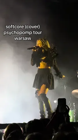 she knew i couldn’t get the tickets for the neighbourhood, so she did this for me!!! how thoughtful 🤍 #isabellarosa #psychopomptour #softcore #theneighbourhood 