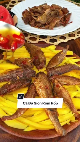 Cá đù giòn tan này làm món gỏi xoài,  ta nói ăn hao cơm lắm nheng #cadugionromrop #cadugion #vietessence #khatrainghiem 