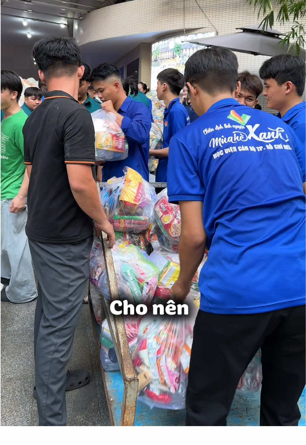 Việt Nam đồng lòng vì đồng bào miền Trung thân yêu 🙆🏻‍♂️ #unghomientrung #huongvemientrung #chungtayvimientrung #dongbaovunglu #xuhuong 