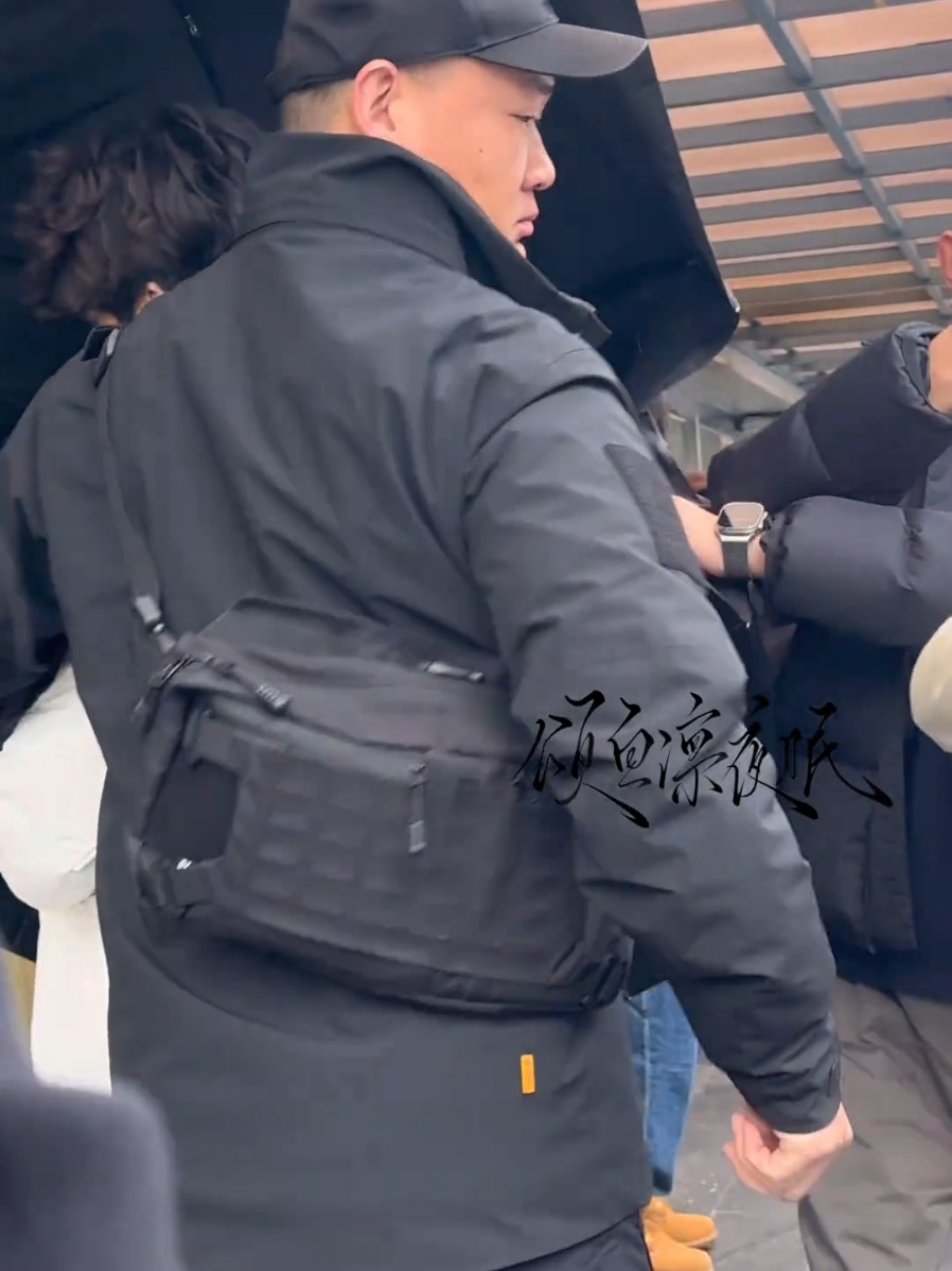 asi es como se debe proteger a los artistas 🥰👏👏👏 #zy #yuni #revengedlove #wusuowei #ziyu 