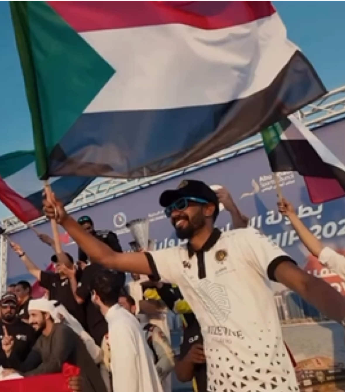 أول سوداني يحصد الميدالية البرونزية • في البطولة الدولية للزوارق السريعة - الفورمولا 4 سجّل المتسابق السوداني عصمت معنى، عضو فريق الفرعون الأسود، إنجازًا تاريخيًا بحصوله على المركز الثالث في البطولة الدولية لزوارق الفورمولا 4، ليصبح أوّل سوداني يصعد إلى منصّة التتويج. قدّم آداءً قويًا وآهدى هذا الإنجاز إلى الشعب السوداني، في خطوة تَعد دفعة كبيرة لمسيرة الرياضات البحرية السودانية على الساحة الدولية #فريق_الفرعون_الاسود #السودان #fypシ #سودانيز_تيك_توك_مشاهير_السودان #سودانيز_تيك_توك🇸🇩 