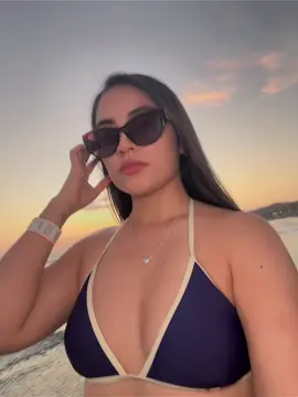 Ahora me llama 😽   #karolg #badbunny 