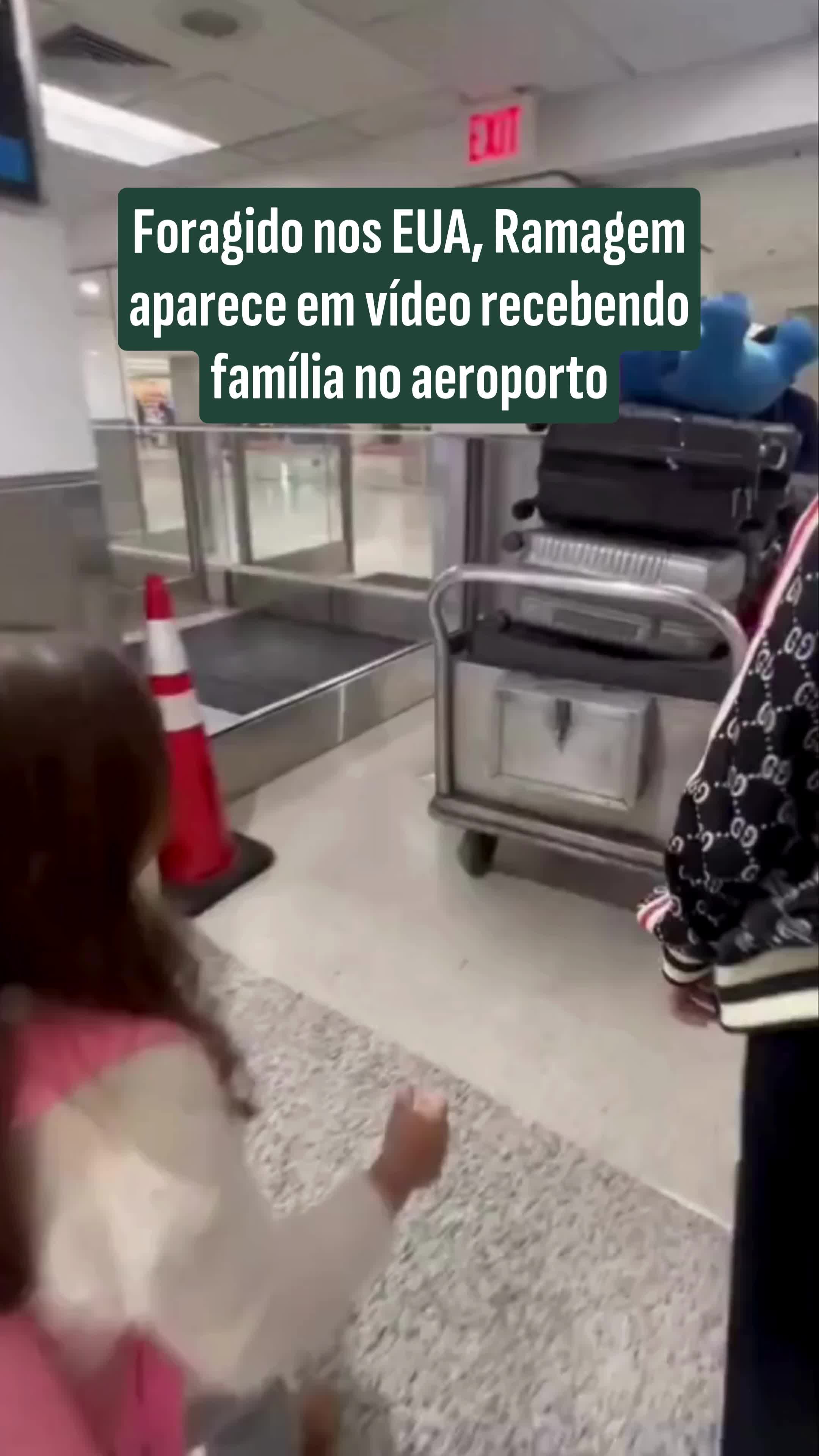 Vídeo postado por Rebeca Ramagem, esposa de Alexandre Ramagem, nas redes sociais mostra deputado recebendo família em aeroporto. Rebeca disse que chegou nos Estados Unidos há uma semana ➡️ Ramagem foi condenado a 16 anos de prisão pelo Supremo Tribunal Federal e é considerado foragido ➡️ Ele saiu do país clandestinamente em setembro e está morando em um condomínio de luxo em Miami, como mostrou reportagem do PlatôBR #UOLNotícias #Política #AlexandreRamagem #Golpe #Notícias