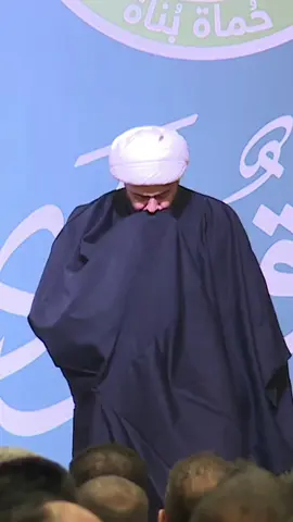 اهداء عباءة السيد الشهيد محمد الصدر رضوان الله تعالى عليه إلى سماحة الشيخ الأمين  #حمزة_حسن🔝 
