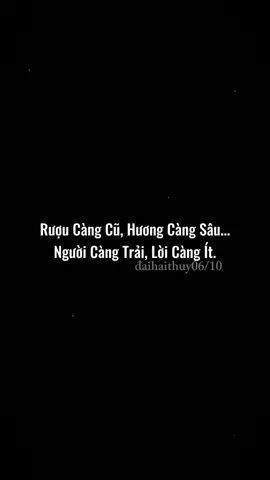 Người Trẻ Nói Nhiều Vì Muốn Chứng Minh. Người Già Im Lặng Vì Đã Hiểu Hết. Có người từng nghĩ, nói nhiều là dấu hiệu của hiểu biết. Nhưng càng sống lâu, người ta càng thấy : Im lặng là hình thức cao nhất của minh triết. Người từng trải không cần kể công, không cần tranh đúng sai. Họ đã đi qua những ngày dằn vặt, những cuộc cãi vã không hồi kết. Và nhận ra thứ đáng giữ nhất là bình an trong lòng. Sự sâu sắc không nằm ở lời nói, mà ở cách một người phản ứng với cuộc đời. Kẻ nông nổi thấy gì cũng muốn thể hiện. Người từng đau rồi mới biết : Có những điều chỉ nên mỉm cười mà thôi. Trưởng thành không làm ta khôn ngoan hơn trong lời. Mà khiến ta kiệm lời vì thấu hiểu. Sự từng trải không khiến người ta nói nhiều hơn. Mà khiến họ chọn im để nhìn sâu. Đôi khi, im lặng chính là câu trả lời mạnh mẽ nhất. #xh #tamtrang #story #viral 