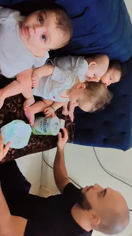 كل يوم بامبرز ولبن حرررررررام 🤣😂#4cats #التؤام_الرباعي #ليله_ليندا_مسك_مرام #ابو_البنات #شعب_الصيني_ماله_حل😂😂 