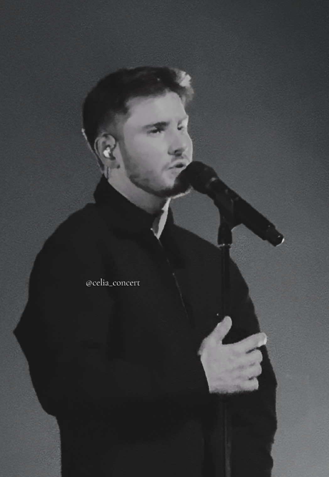 Les non-dits se transforment en j’en ai rien a foutre.  @Julien Lieb 🤍 📍 Dole le 20/11  #julien #julienlieb #naufragéstour 