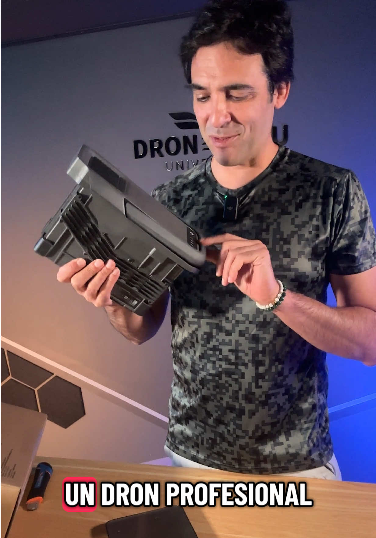 Así es la batería de uno de los drones más profesionales de DJI, el Matrice 400 😱