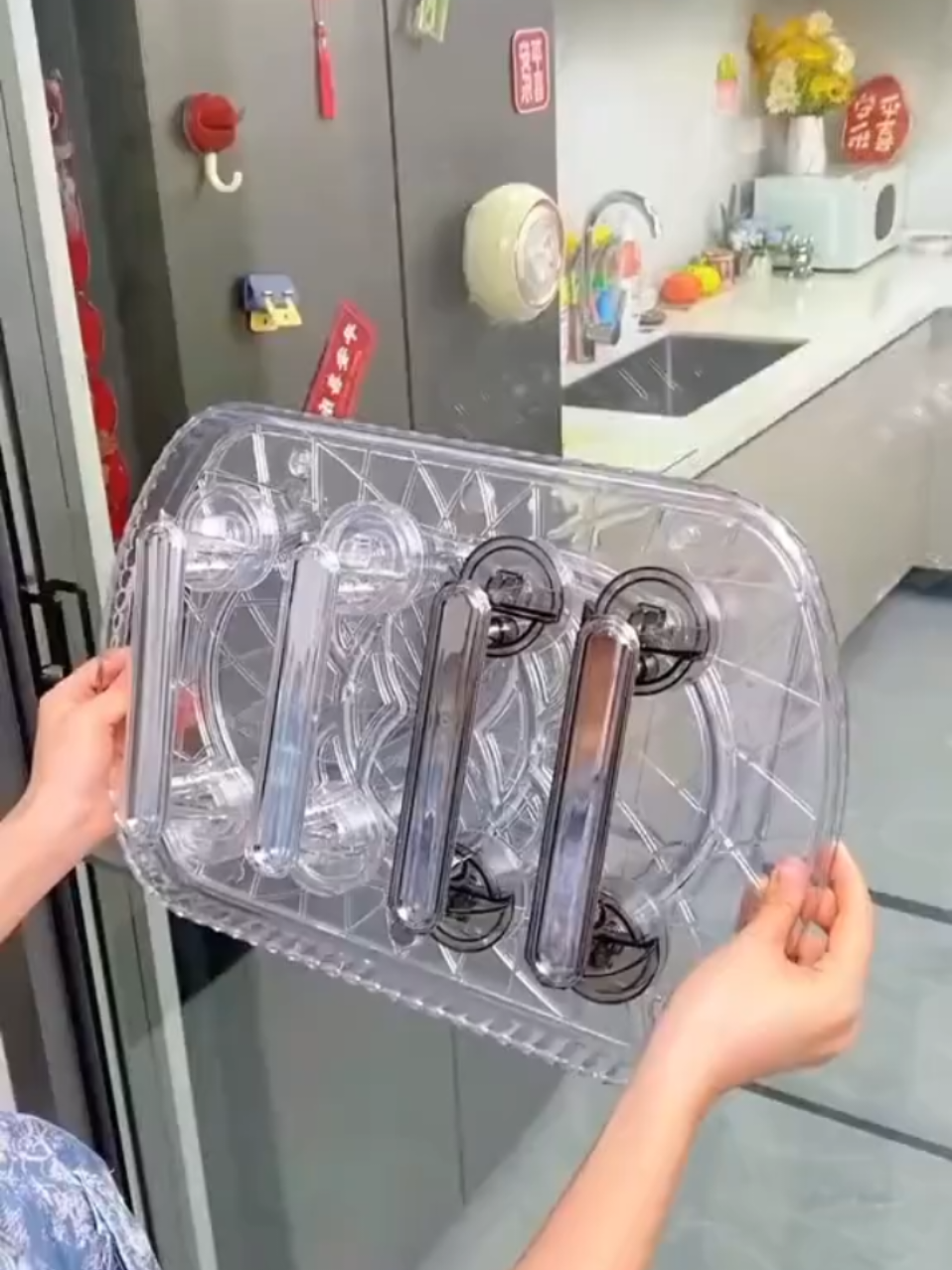 Compre aqui Maçaneta de Porta com Ventosa, Sem Perfuração, para Porta de Vidro Deslizante, Maçaneta de Porta Deslizante de Cozinha Disponível no link: https://s.shopee.com.br/6VGHGQAuhj  id: ACW-LSM-UYP