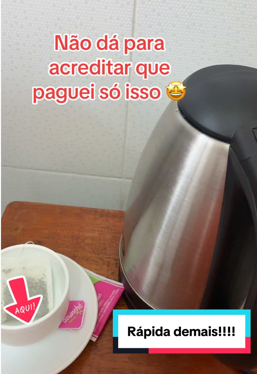 Menos de 50,00 reais, isso mesmo. Clica no carrinho laranja e aproveite se ainda tiver na promoção, vale muito a pena!!! #chaquentinho #cafe #chaleiradeinox #rapidademais @lari.indica 