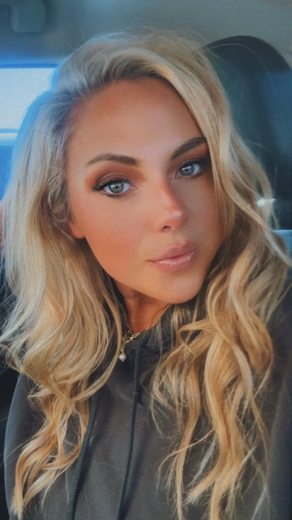 At the gymmmm. Sometimes I be hurting my own darn feelings when I add too much weight for a set 🙄🤦🏼‍♀️💪🏻👌🏼😂🤣 #gym #GymTok #gymmotivation 