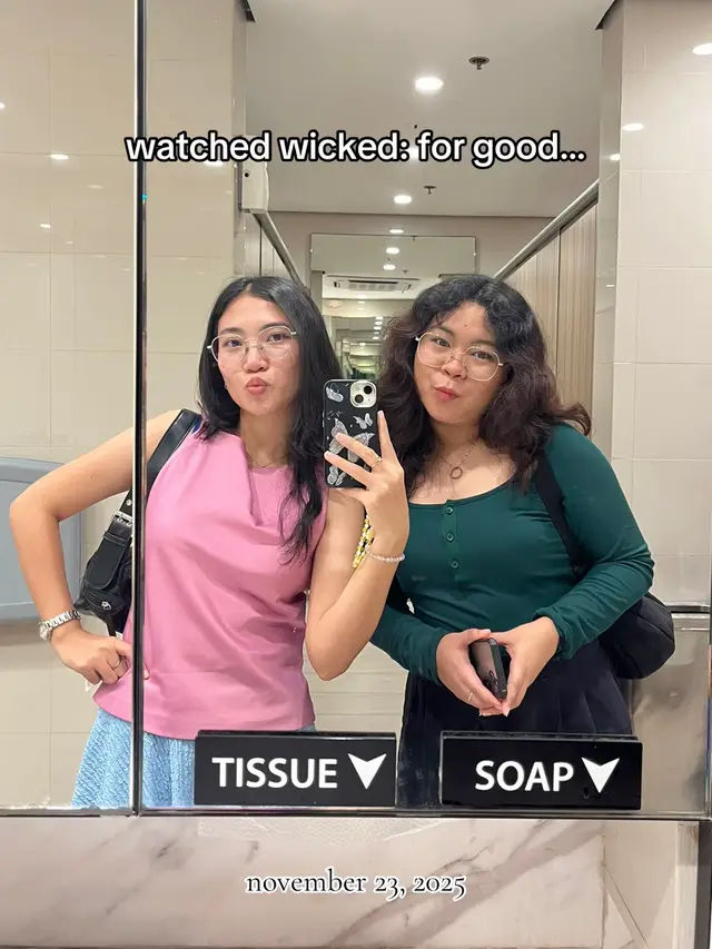 we didn’t even notice we watched them exactly a year apart 🥹 @Lezthegreat  #wicked #wickedforgood #wickedmovie 