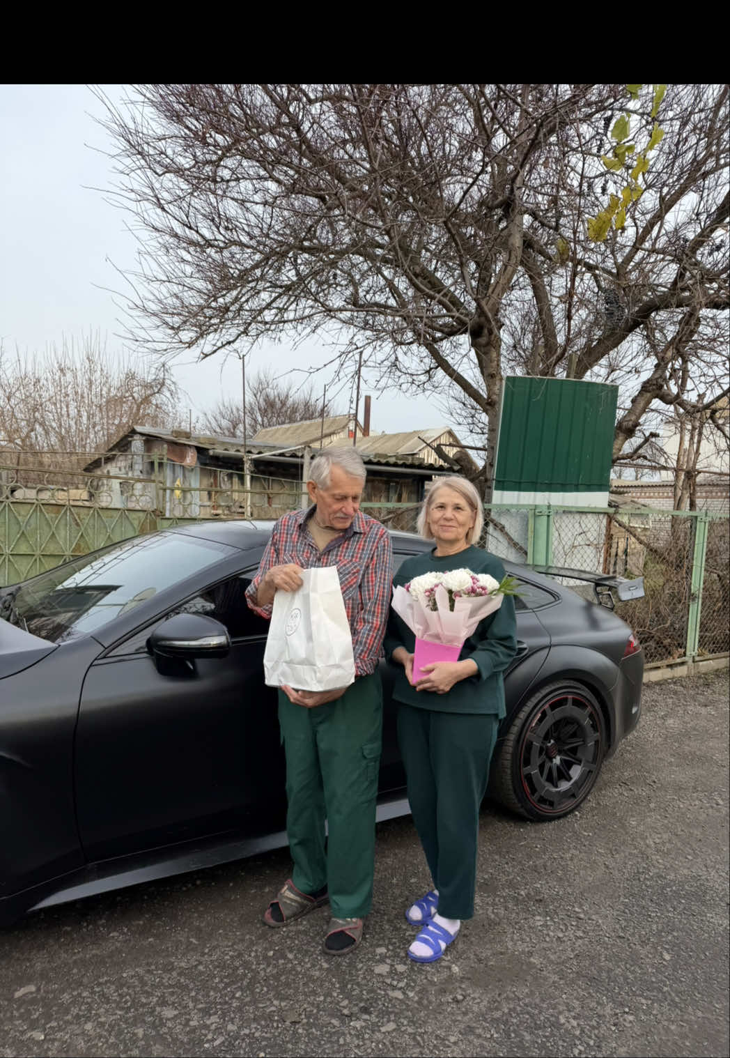 Первый раз показываю Бате машину, и мне особенно приятно парковать ее у двора и вспоминать, как когда-то маленький я по этой же дороге загонял свой велик во двор и мечтал хотя бы о мопеде. Благодаря, в том числе, правильно заложенным ценностям и воспитанию Бати мы теперь паркуем с ним Волчару 🐺 Он у меня самый родной человек на земле. На фото с ним Люба — его вторая половинка, которая всегда его поддерживает. Я очень рад их союзу❤️ ❤️ 6999🥷🏽