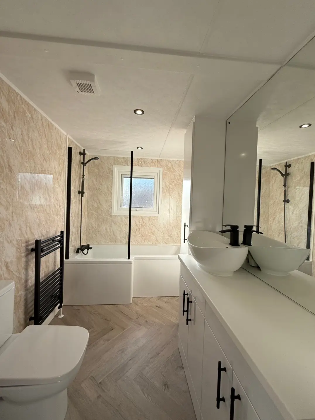 This package includes: ▪️ Kitchen sink with pro tap ▪️ Bathroom basin tap and waste ▪️ Towel radiator ▪️ Bath raps with shower riser ▪️ Toilet roll holder ▪️ Furniture handles  ⚜️ 52x14ft flat front  ⚜️ 3 bed  ⚜️ U-shape kitchen with island  ⚜️ Media wall for 55inch TV with 6 boxes ⚜️ Black insert fire  ⚜️ L-shape shower/bath  ⚜️ Claystone cladding with 3 peaks ⚜️ Black windows with blinds in glass and guttering ♦️ Room Sizes ♦️  ♦️ Main bed - 9ft ♦️ Bed two - 7ft ♦️ Bed three - 7ft ♦️ Bathroom - 5 3/4ft ♦️ Utility - 6ft ♦️ Kitchen/diner - 8 1/2ft ♦️ Lounge - 14ft ▫️ To order your chalet, please give us a call and we can book you an appointment to come in, look around our workshop and go through a spec sheet together to plan your build!  Can’t travel? We can discuss your build over the phone too! 💬 🕤 Office opening hours 🕤 ▫️ Mon - Thurs - 9:30am - 4:00pm  ▫️ Fri - 9:30am - 1:00pm For all enquiries, please get in touch with us via email or telephone:  📧 luxurychaletsltd@gmail.com ☎️ 01482 329509 📱 07857827253  📱 07523281127