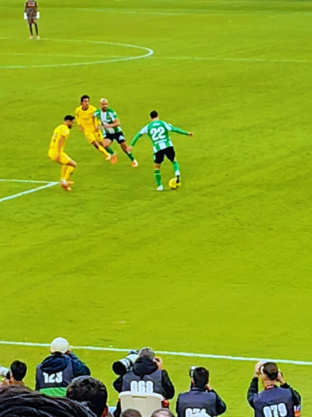 Nuestro mago está de vuelta 👏👏 #iscoalarcon #💚🤍💚 #22 #realbetisbalompie #isco 