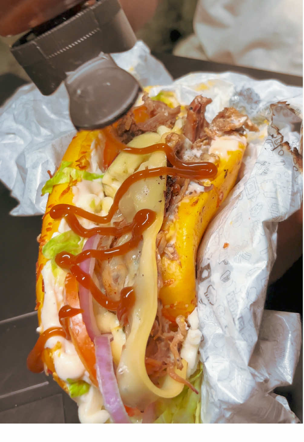 Chegou o lanche viral de Marechal Hermes no @sanduiche_safadao_! 😏🔥 📍 Rua João Vicente, 1552 – Marechal Hermes Marca aquele amigo que encara essa safadeza gastronômica! 🍔🔥