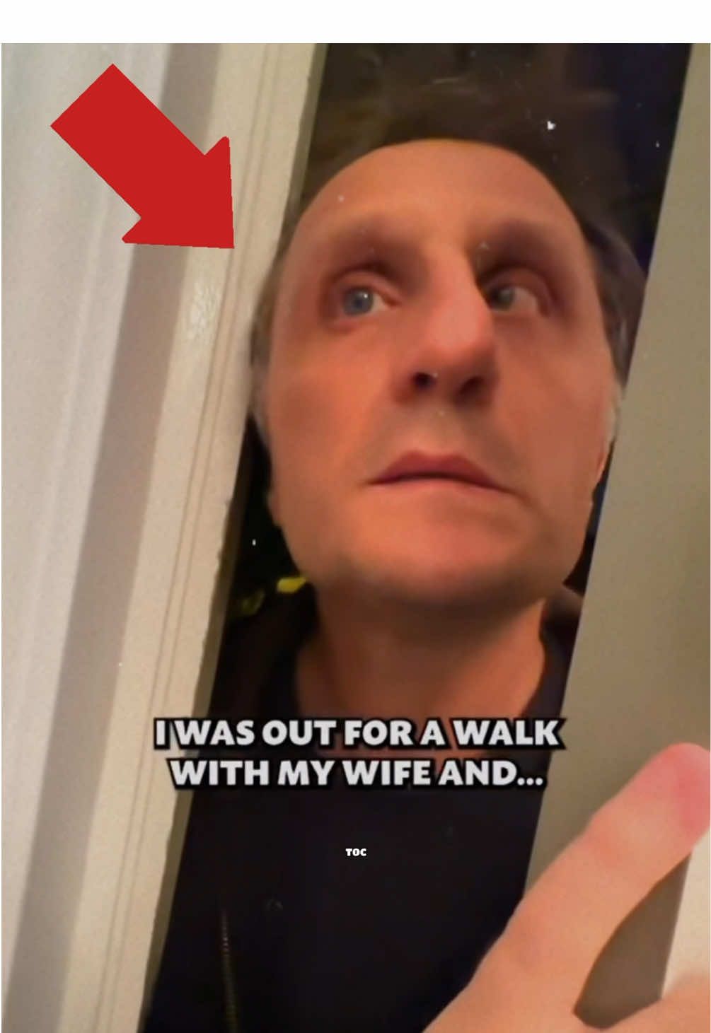 Ne laisse jamais un inconnu entrer chez toi à 3h du matin… Certains sourires cachent des intentions que tu ne veux vraiment pas connaître. Regarde la vidéo jusqu’à la fin si tu veux la partie 2. 👁️ #creepyfr  #histoirevrai  #creepytok #paranormal  #mystere 