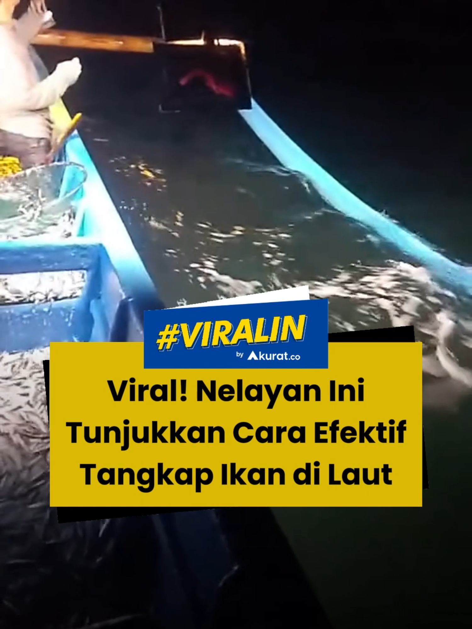 Viral di media sosial sekelompok nelayan yang menangkap ikan dengan cara yang tidak biasa. Pasalnya, para nelayan itu menangkap ikan-ikan kecil di laut dengan cara mematikan seluruh lampu kapal dan hanya menyisakan beberapa lampu berwarna kuning. Setelah lampu dimatikan, nampak ikan-ikan langsung berlompatan yang membuat nelayan itu mudah mengumpulkannya dengan jaring. Hal itu terjadi karena ikan tertarik dengan cahaya lampu. Cahaya lampu bisa menarik plankton, yang kemudian mengumpulkan ikan yang juga mengejar plankton itu. 🎥: Media Sosial. #viral #nelayan #ikan #lampu #akuratco