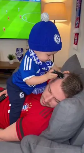 Du bist Bayernfan? 😂🙈 #fcbayern #schalke #schalke04 #baby 