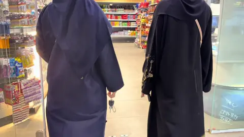 متأخرين بس نقفله ونمشي🤣🩶🩶🩶.  #مالي_خلق_احط_هاشتاقات🧢 #الشعب_الصيني_ماله_حل😂😂 #اكسبلورexplore #ترند_البقاله #مكه #محطة_درب 