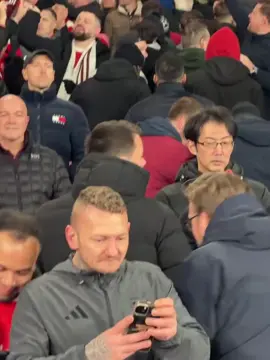 look how fans are happy #arsenalfans #arsenalfc #gunners #arsenalfamily♥️ #wlmartin8🕊 