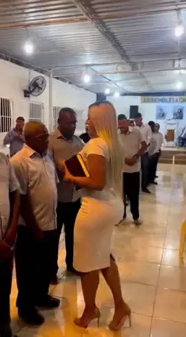 MISSIONARIA USADA POR DEUS ABENÇOA IRMÃOS #louvor #typhoon #igreja #