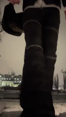 finally snowin in warsaw :33