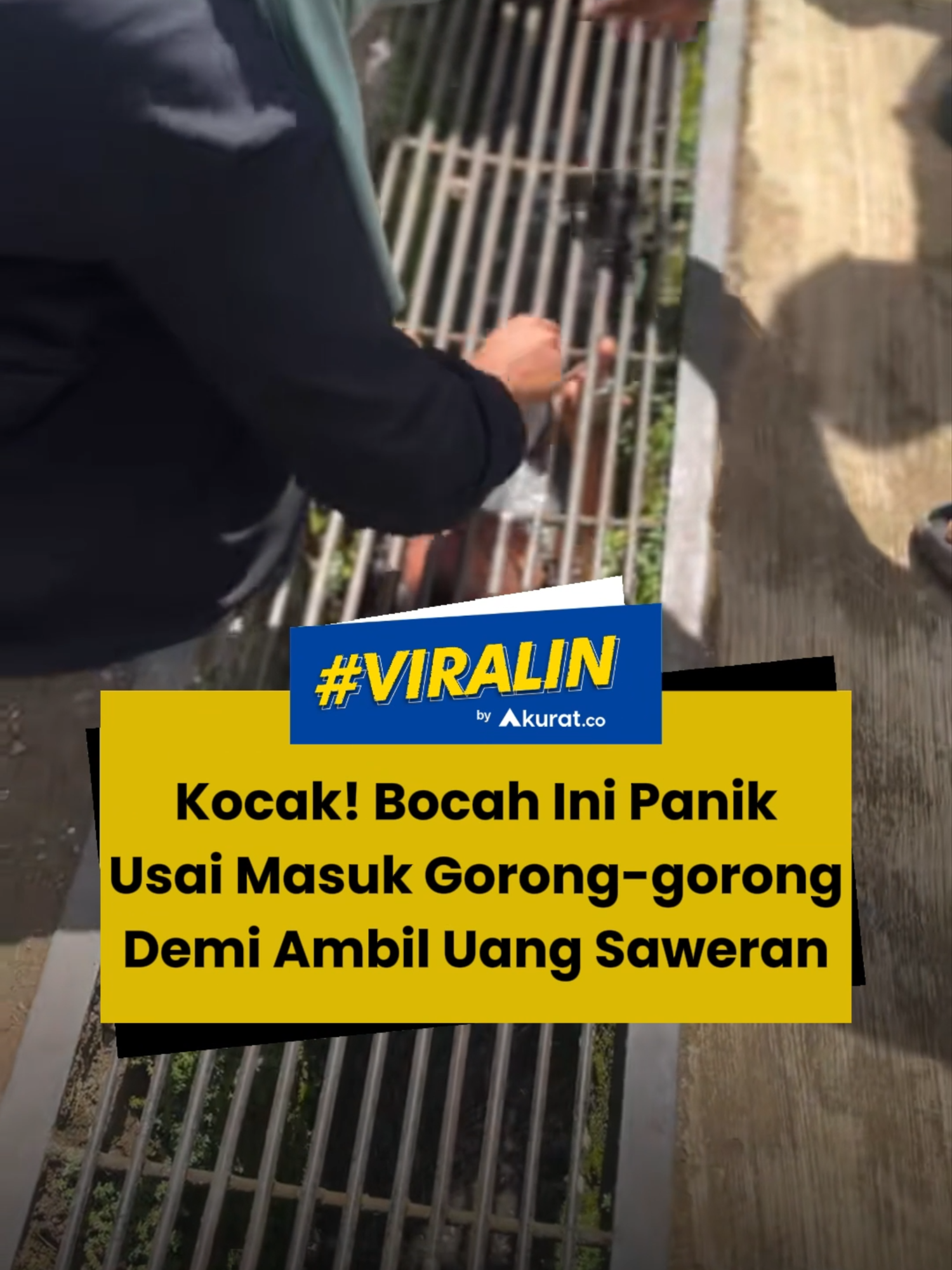 Bikin kaget aja, gengs 😅 Seorang bocah terjebak di gorong-gorong demi mengambil uang saweran dalam acara pernikahan. Bocah itu tidak menyadari kalau dirinya masuk terlalu dalam ke gorong-gorong tersebut. Saat merasakan dirinya tidak bisa putar balik, ia pun panik dan menjerit. Hal tersebut membuat warga yang melihatnya dari atas tertawa. Ia pun diminta untuk berjalan mundur secara perlahan agar bisa keluar. 🎥: TikTok/vintageboys. #viral #bocah #uang #momenunik #akuratco