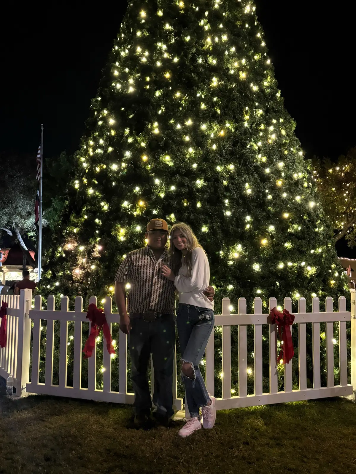 falling in love with life again lately🤍 so thankful for everyone in my life <3